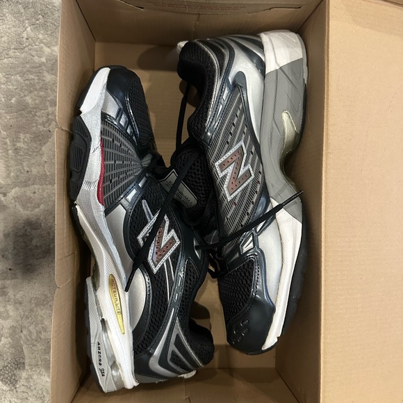 New balance shoes - Picture 2 of 5